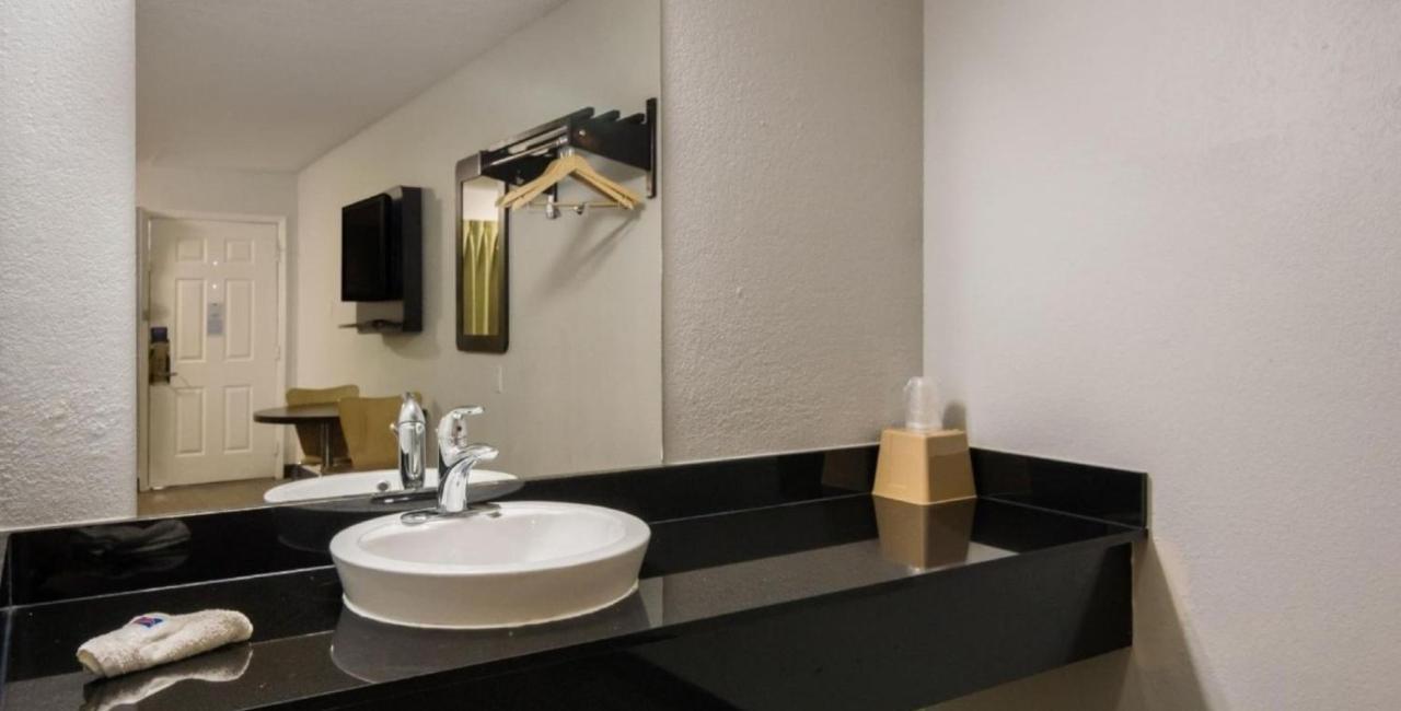 Motel 6 Irving - Loop 12 Eksteriør bilde